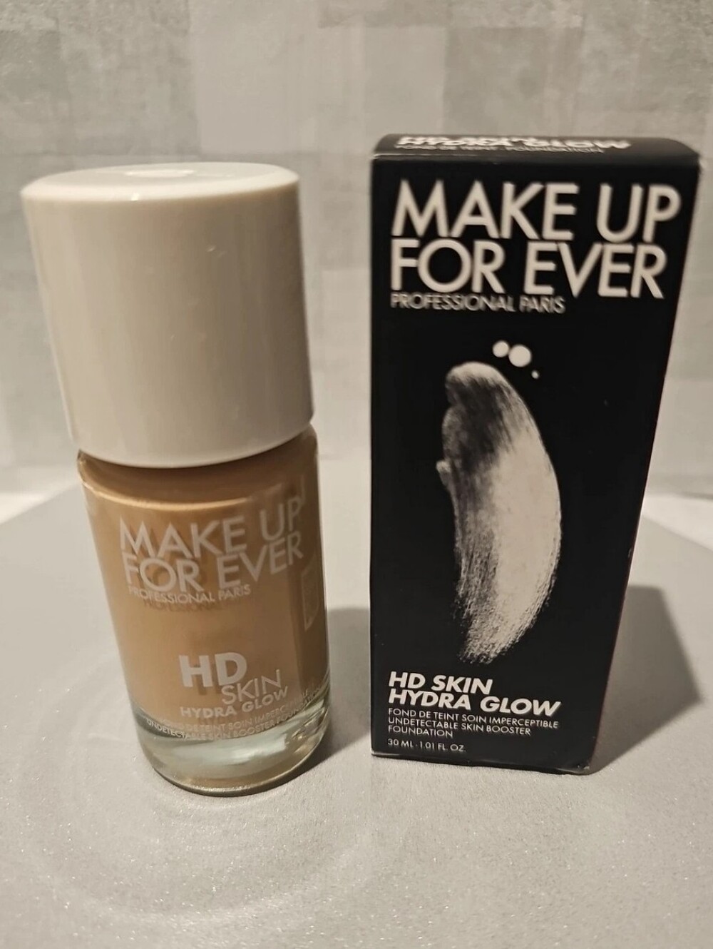 1Y08 - MAKE UP FOR EVER HD Skin Hydra Glow Foundation 30ml